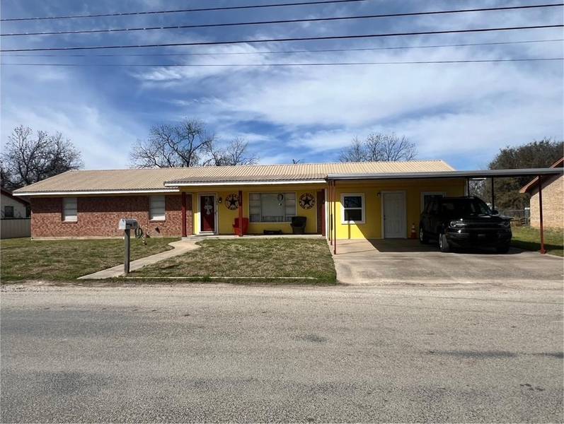 305 N Victor Street, Comanche, TX 76442