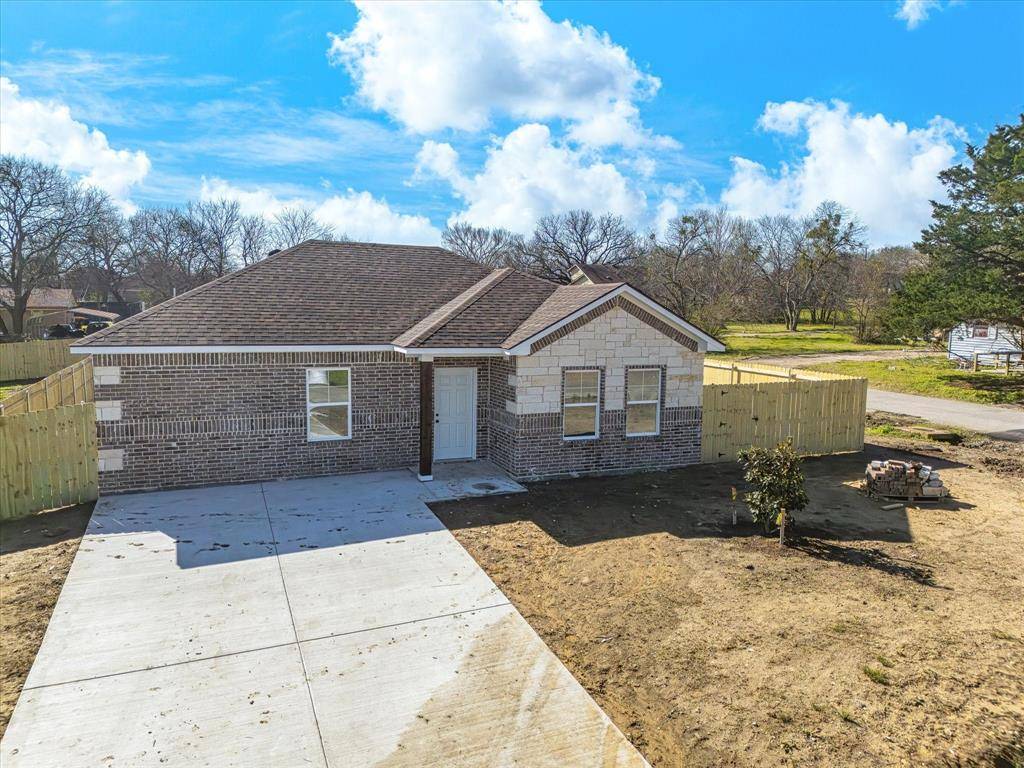 801 E Tyler Street, Ennis, TX 75119