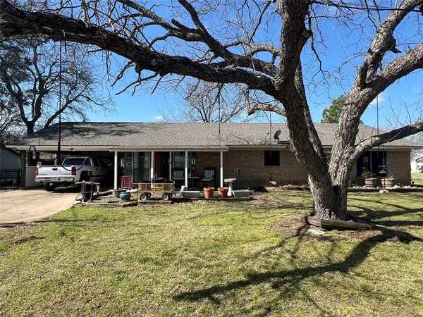 Blooming Grove, TX 76626,425 E 3rd Street