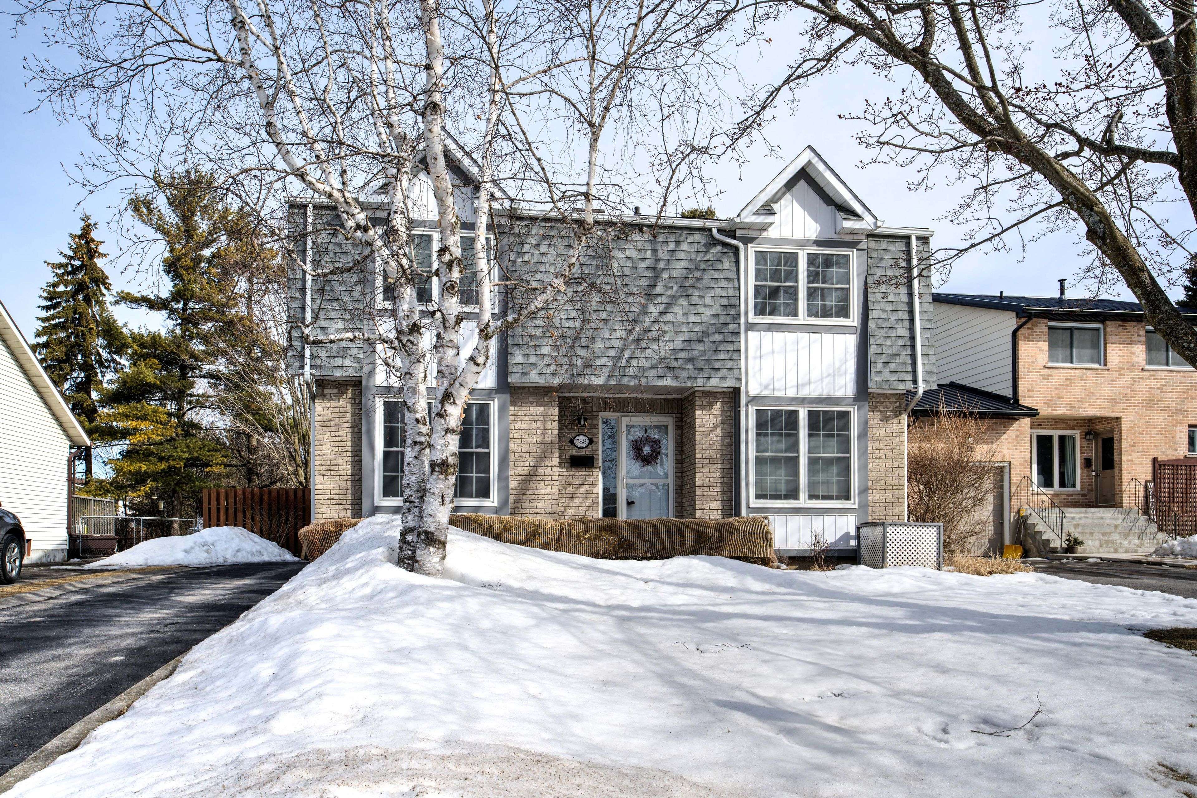 Kingston, ON K7P 1L6,788 Whiteoak CRES