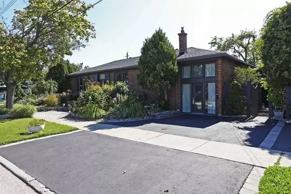 5 Fenley DR #3, Toronto W09, ON M9R 1M3