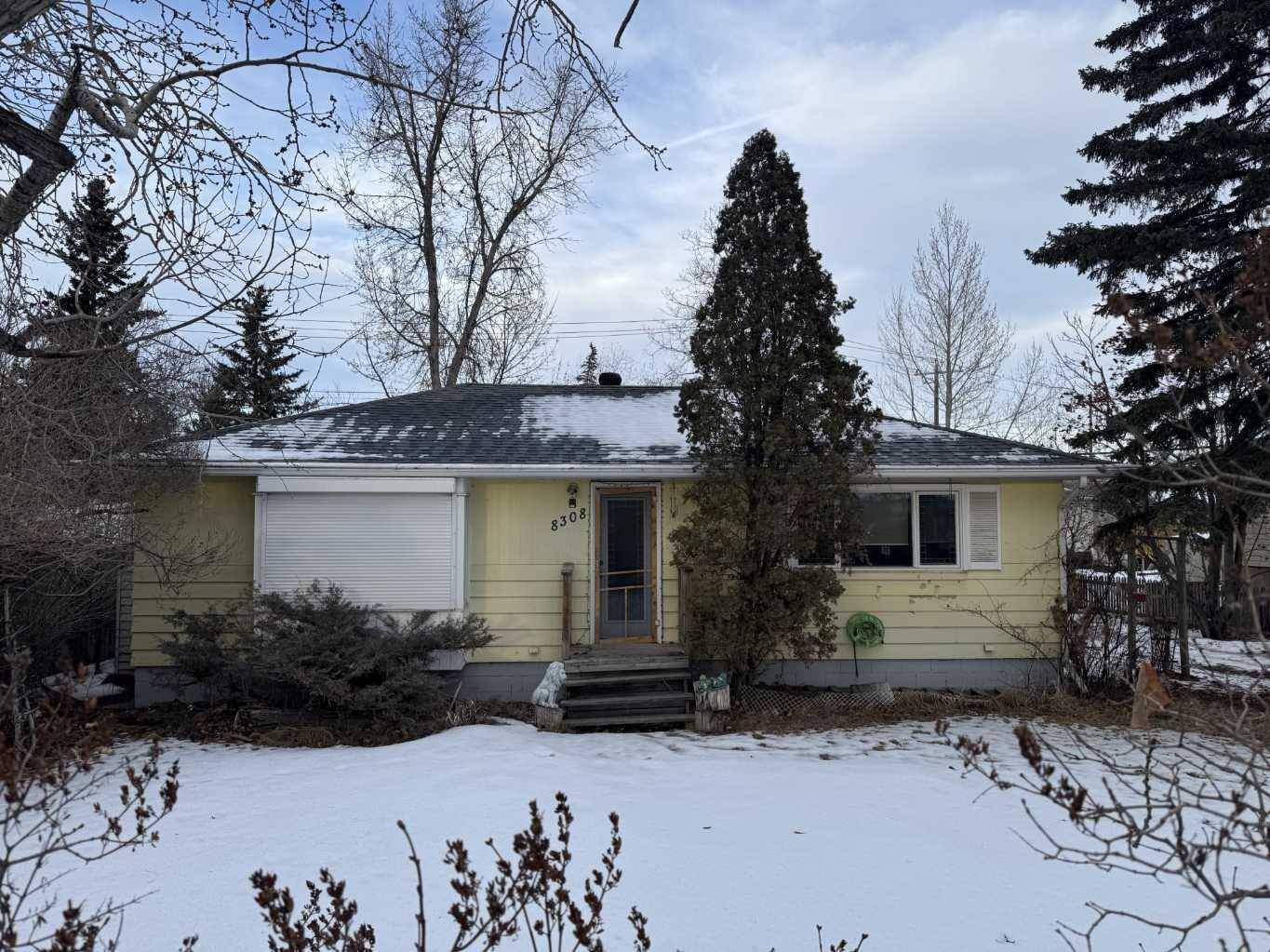 Calgary, AB T3B 0H6,8308 Bowness RD NW