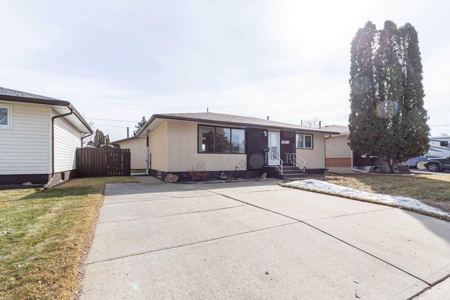 1903 26 ST SE, Medicine Hat, AB T1A 2G7