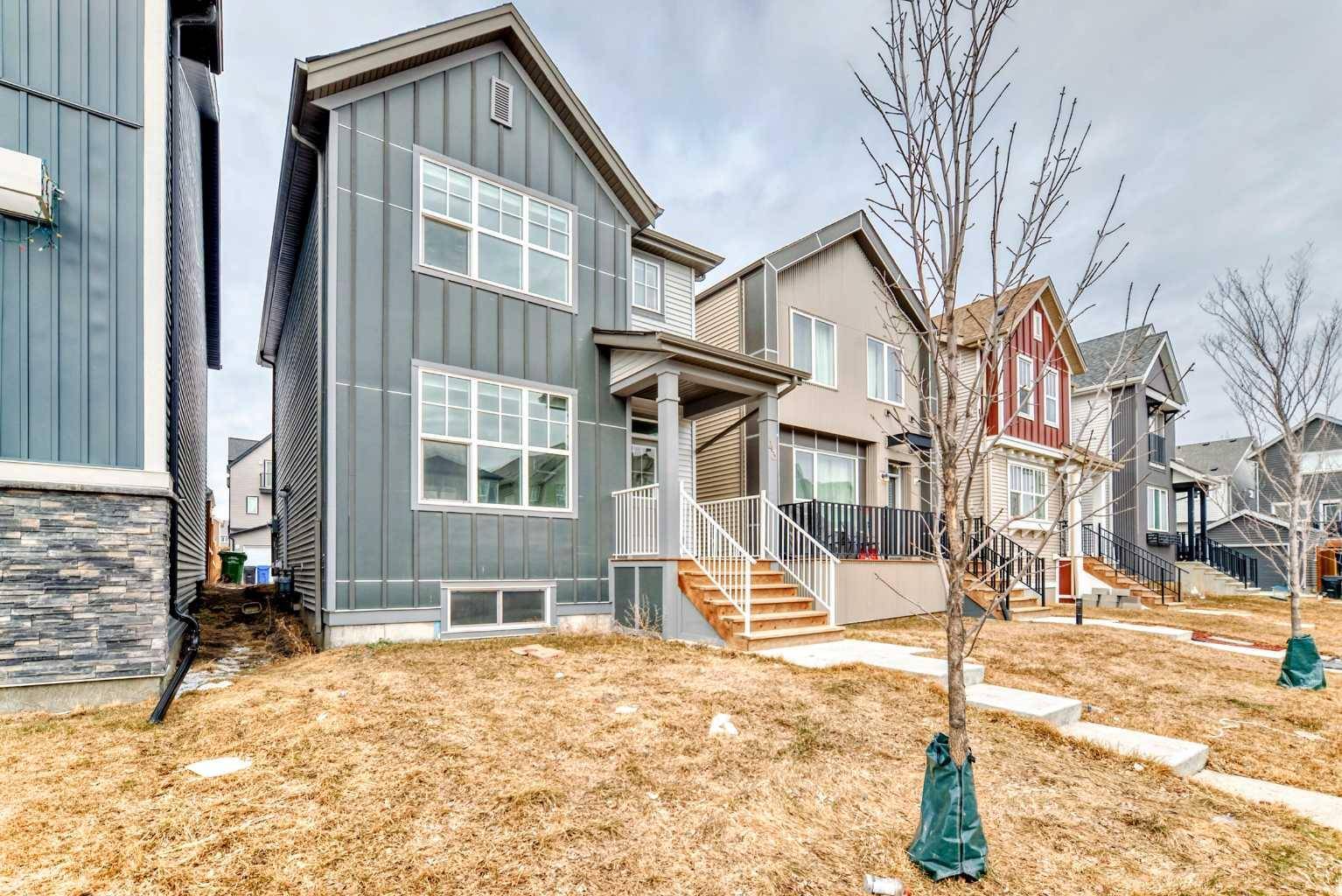 43 Lavender MNR SE, Calgary, AB T3S 0C8