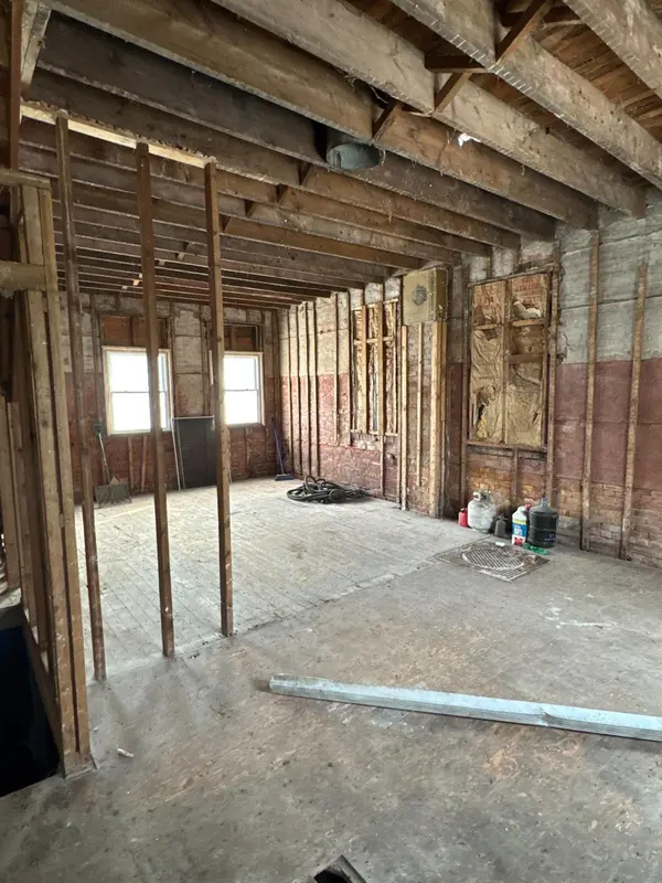 Norwich, ON N0J 1C0,6 Church ST W