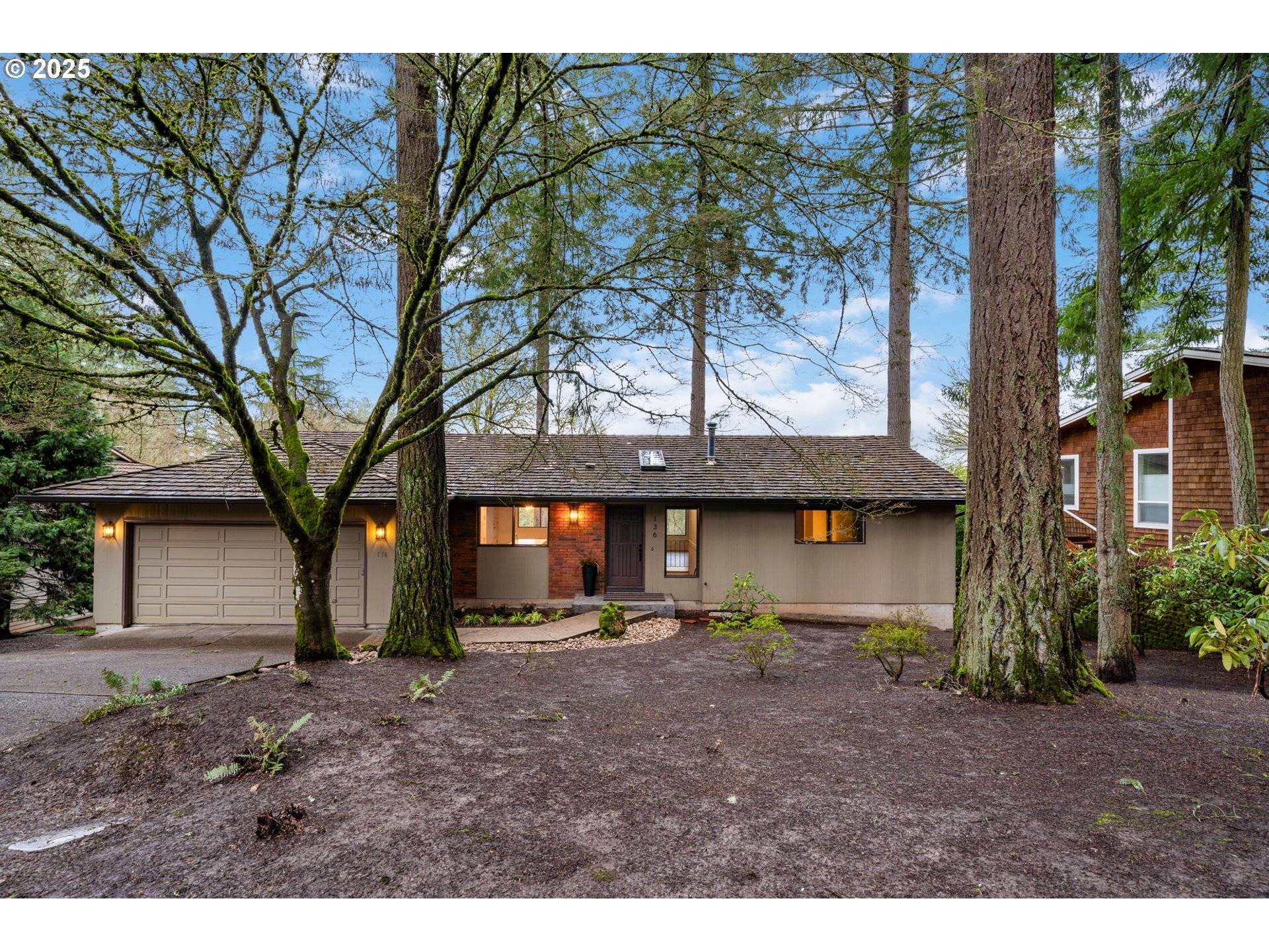 Lake Oswego, OR 97035,136 DEL PRADO ST