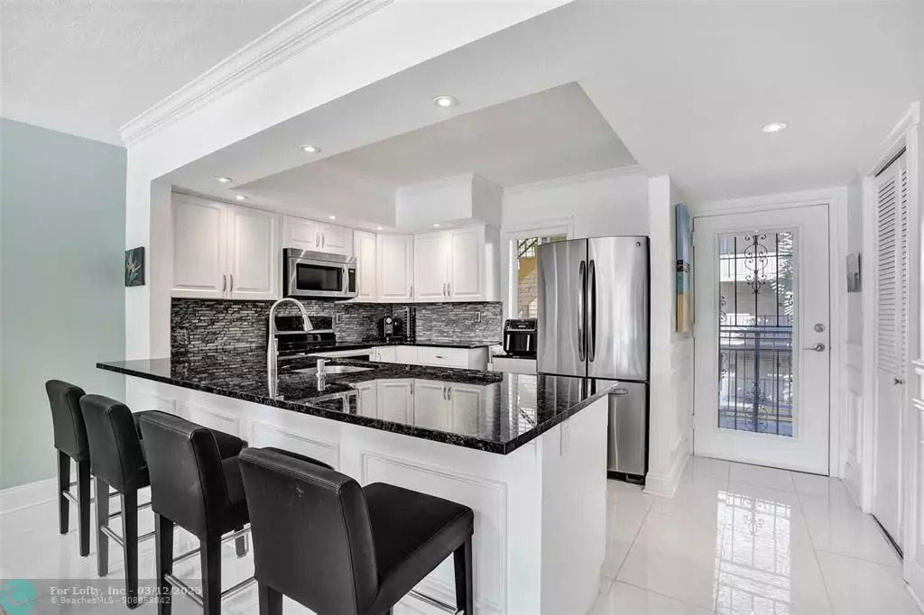 Lauderdale Lakes, FL 33311,2831 Somerset Dr #303