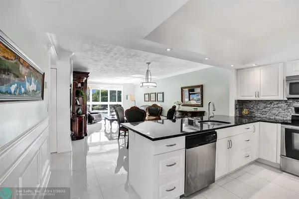 Lauderdale Lakes, FL 33311,2831 Somerset Dr #303