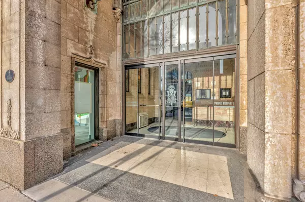 Hamilton, ON L8P 4W4,36 James ST S #701