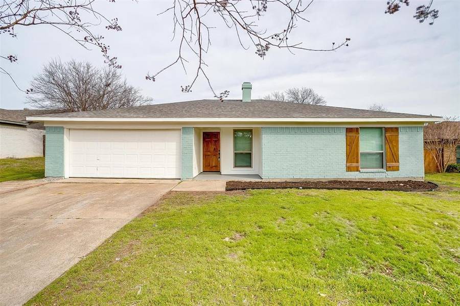 221 Jeaneta Avenue, Benbrook, TX 76126