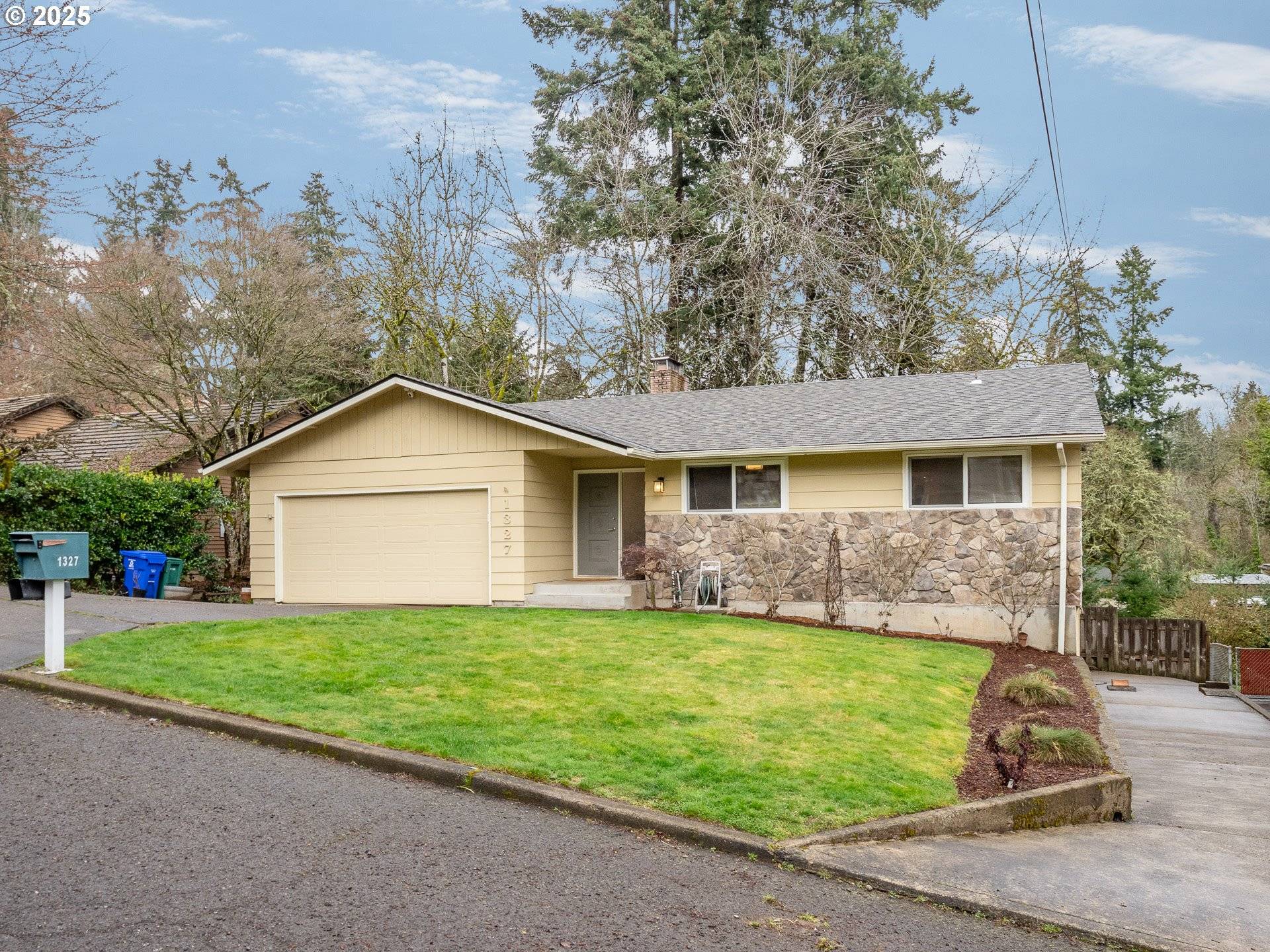 Milwaukie, OR 97267,1327 SE ANSPACH ST