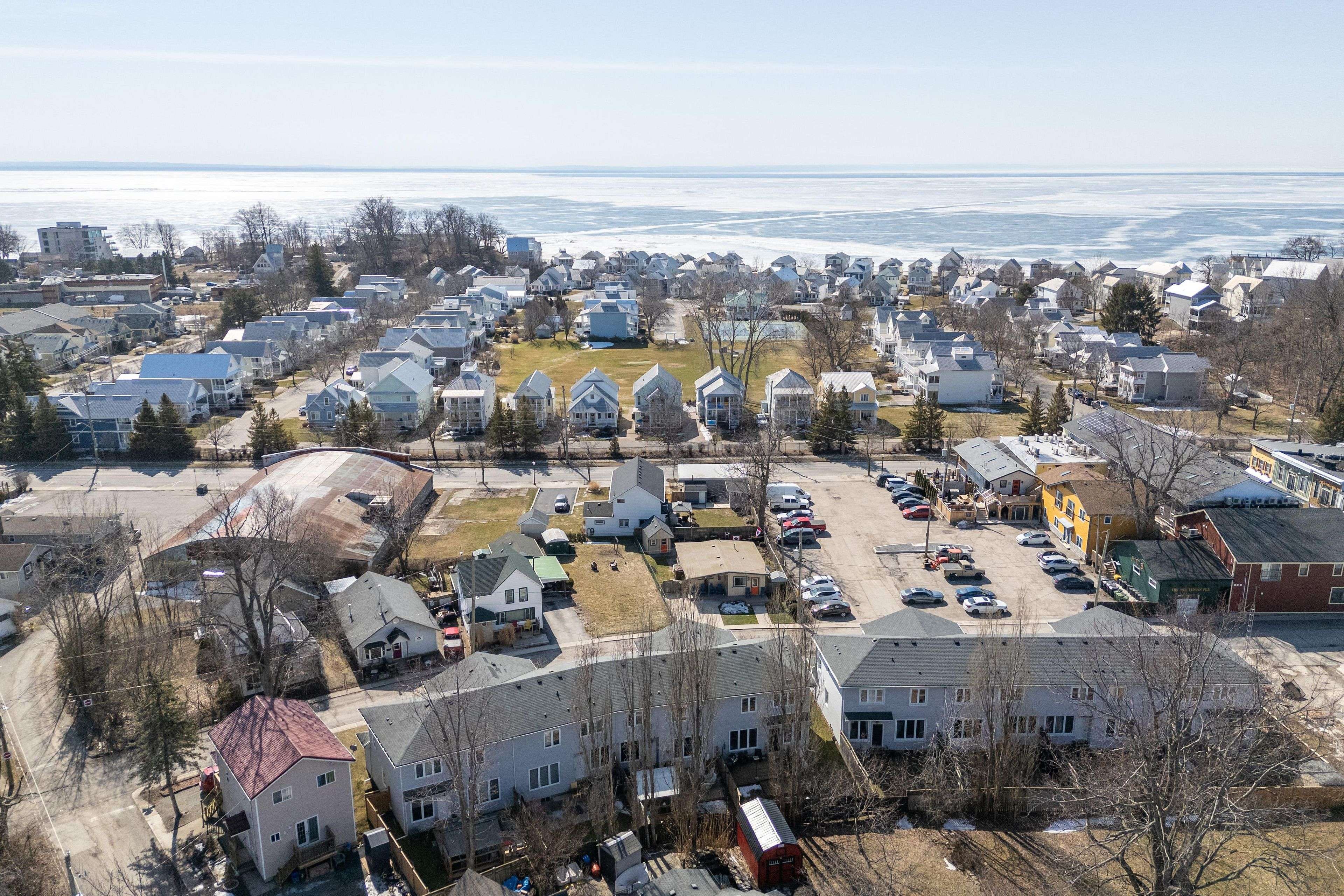 Fort Erie, ON L0S 1B0,203 Cambridge RD E