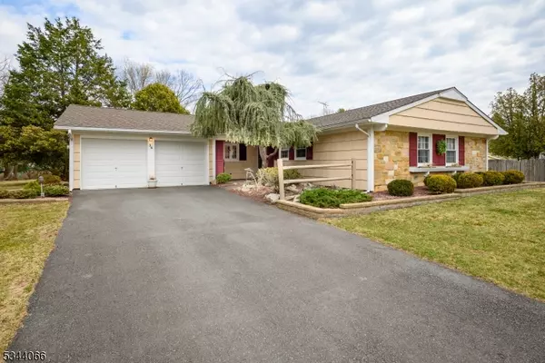 14 Boulder Ln, Franklin Twp., NJ 08873