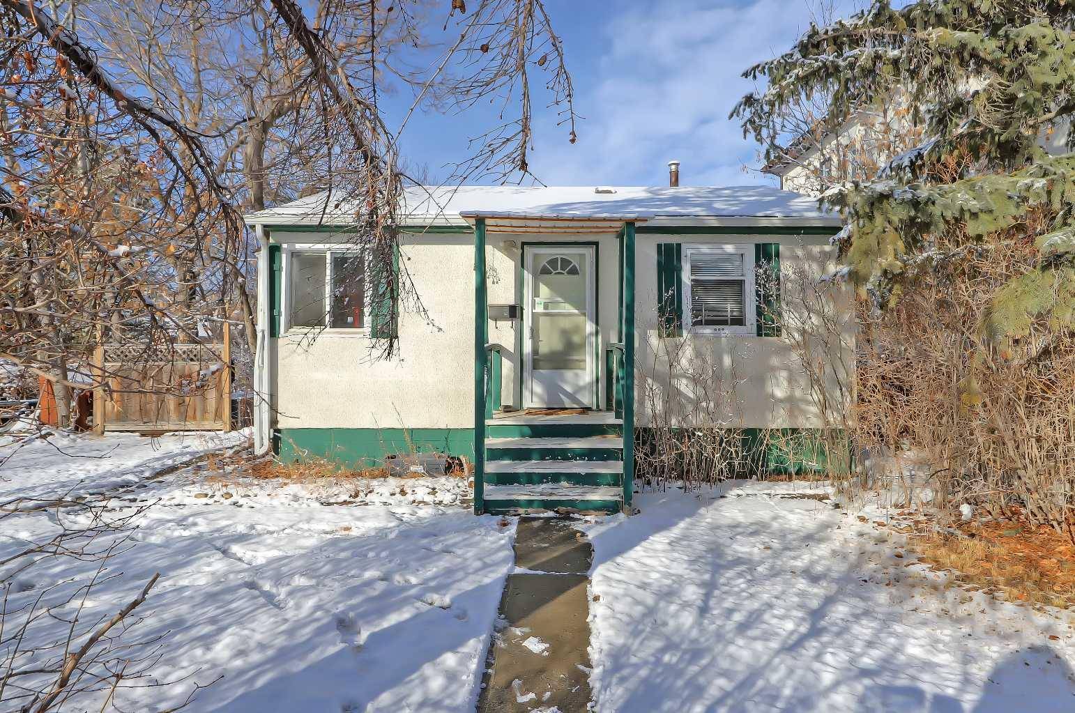 2103 Mackay RD Northwest, Calgary, AB T3B 1C9