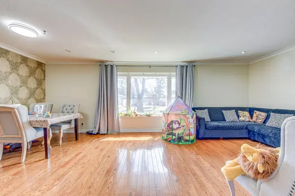 Toronto W10, ON M9W 2Y3,24 Ludgate DR