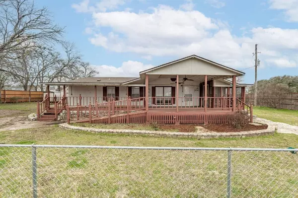 416 Grand Avenue #A, Glen Rose, TX 76043