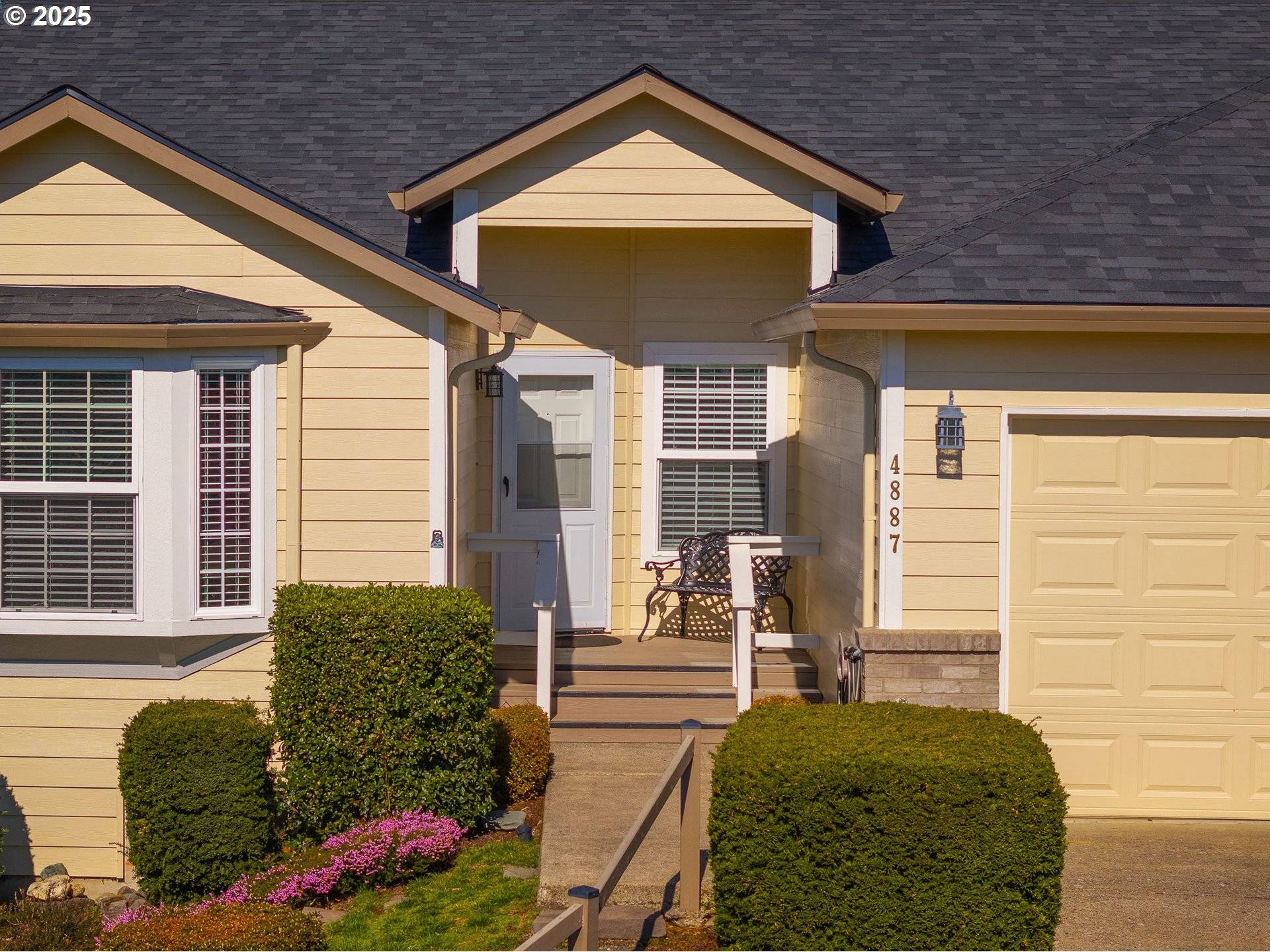 Washougal, WA 98671,4887 R DR