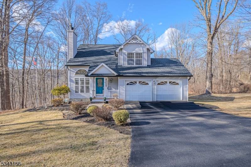 Hopatcong Boro, NJ 07821,15 Maple Pl