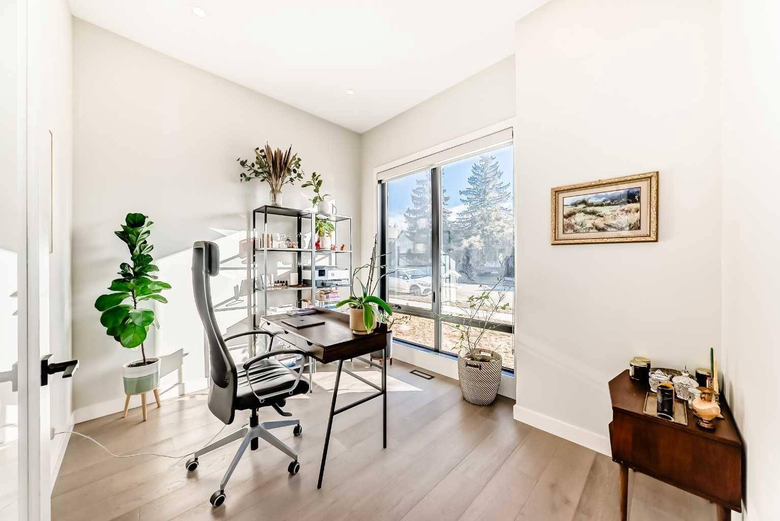 Calgary, AB T2G 3R1,2321 16 ST SE