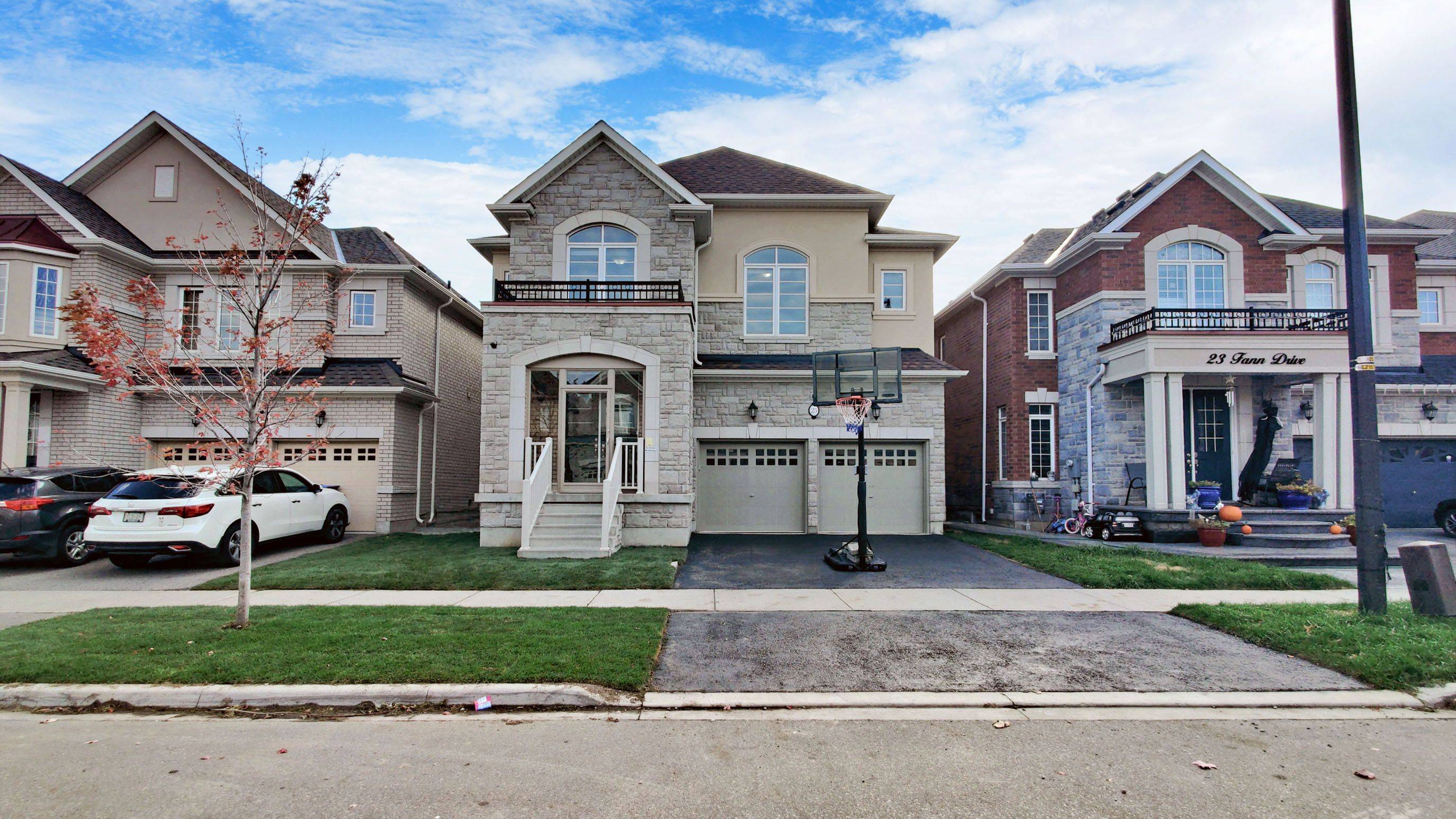 Brampton, ON L7A 4L4,25 Fann DR