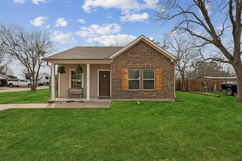 1005 Gibbard Avenue, Wills Point, TX 75169