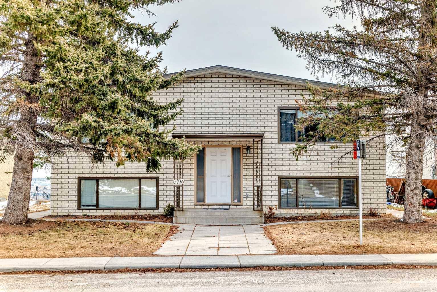 7716 Hunterview DR NW,  Calgary,  AB T2K5C9