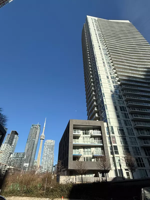 75 Queens Wharf RD #301, Toronto C01, ON M5V 0J8