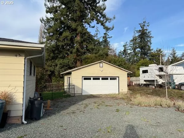 Myrtle Point, OR 97458,1627 MAPLE ST