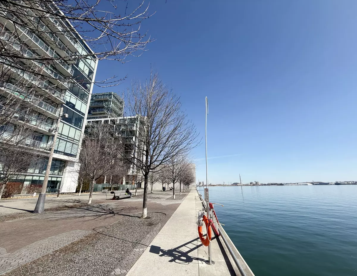 Toronto C08, ON M5E 0A5,39 Queens Quay E #840