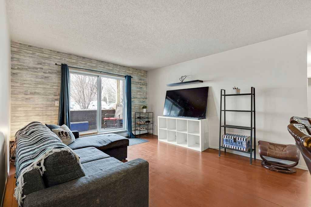 Calgary, AB T2B 3K4,21 Dover PT Southeast #117