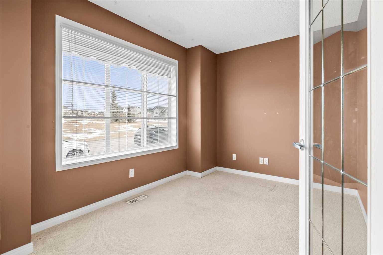 Calgary, AB T3J 4V3,15 Saddlemont Close NE