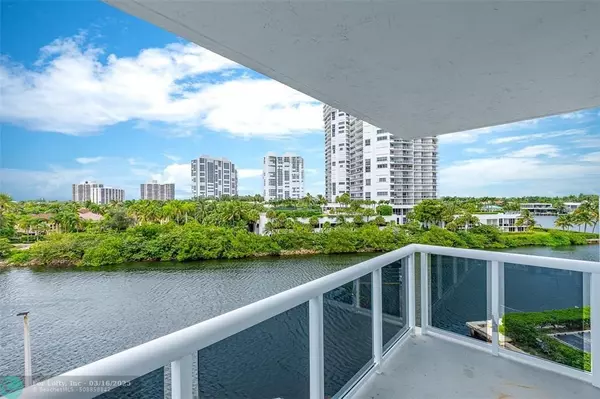 Miami, FL 33180,20505 E Country Club Dr #533