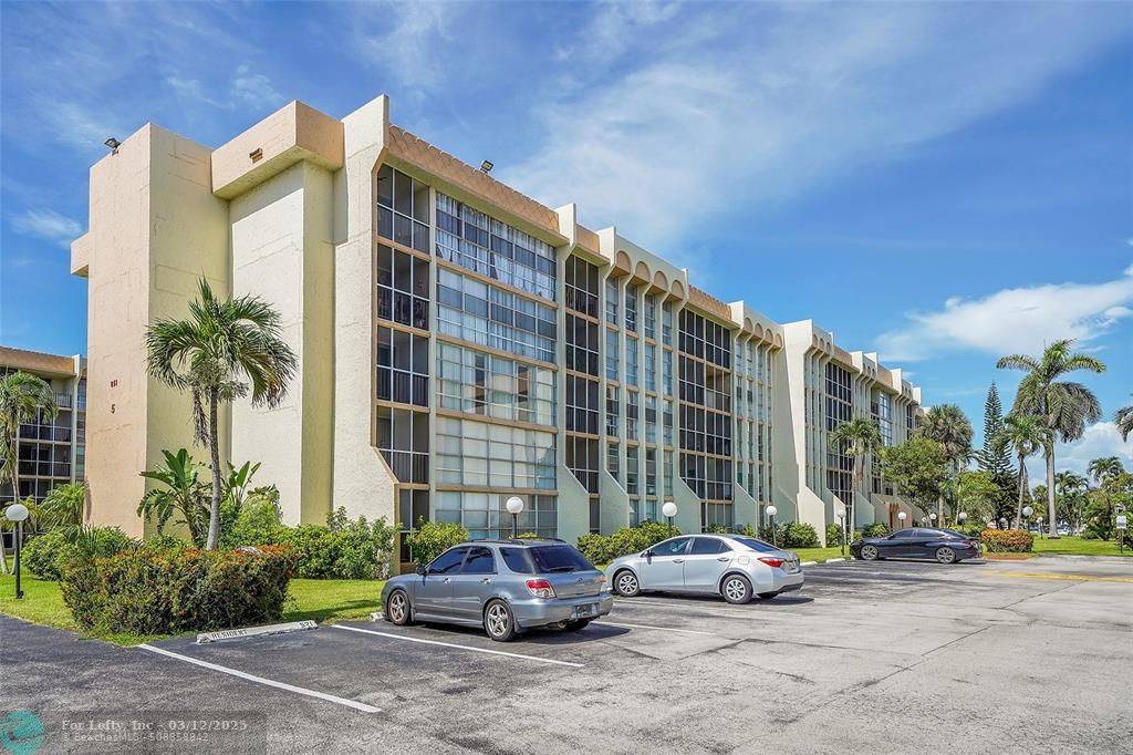 Hallandale Beach, FL 33009,851 Three Islands Blvd  #320