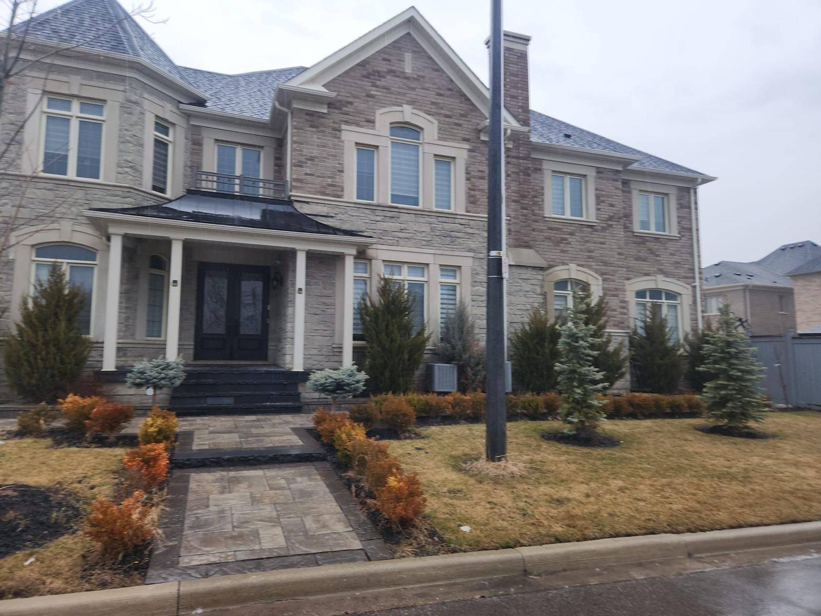 15 Foothills CRES, Brampton, ON L6P 4G9