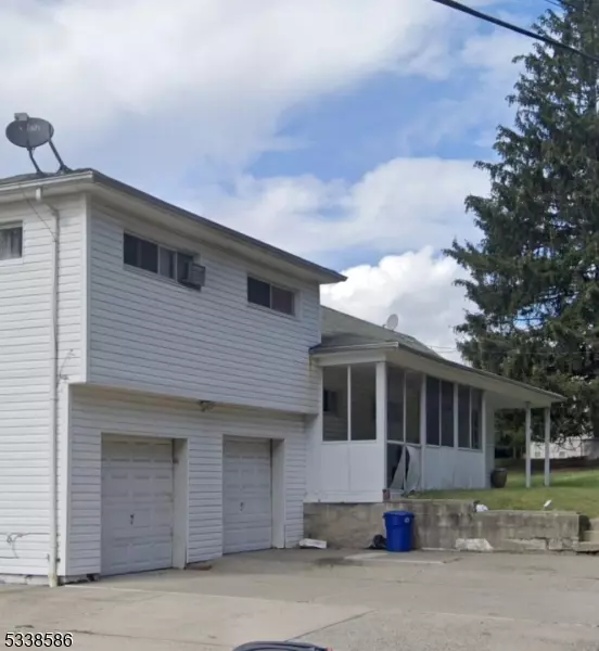 60 Mountain Ave, Paterson City, NJ 07501
