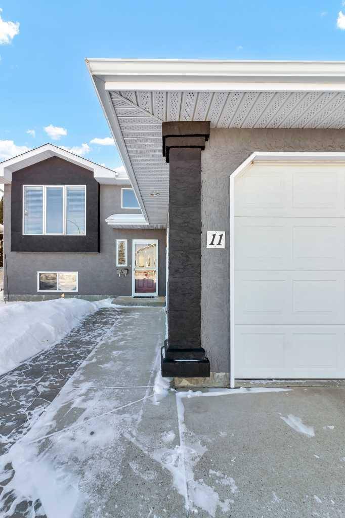 11 Schneider CRES SE, Medicine Hat, AB T1B 4G1