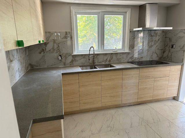 Oakville, ON L6L 4R6,542 Wingrove CRES