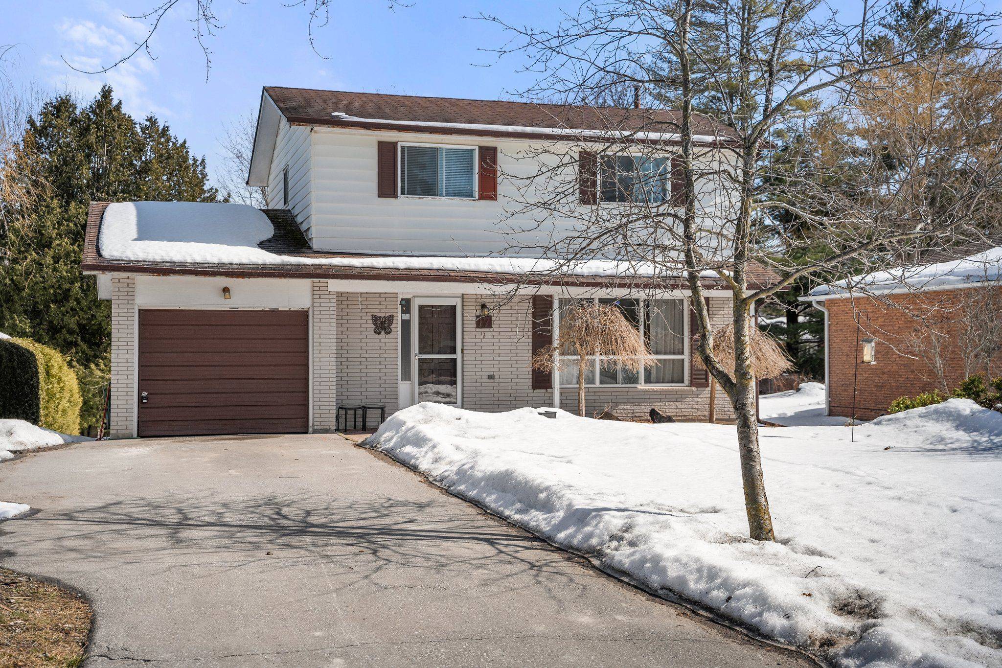 17 Golfview CRES, Georgina, ON L0E 1R0