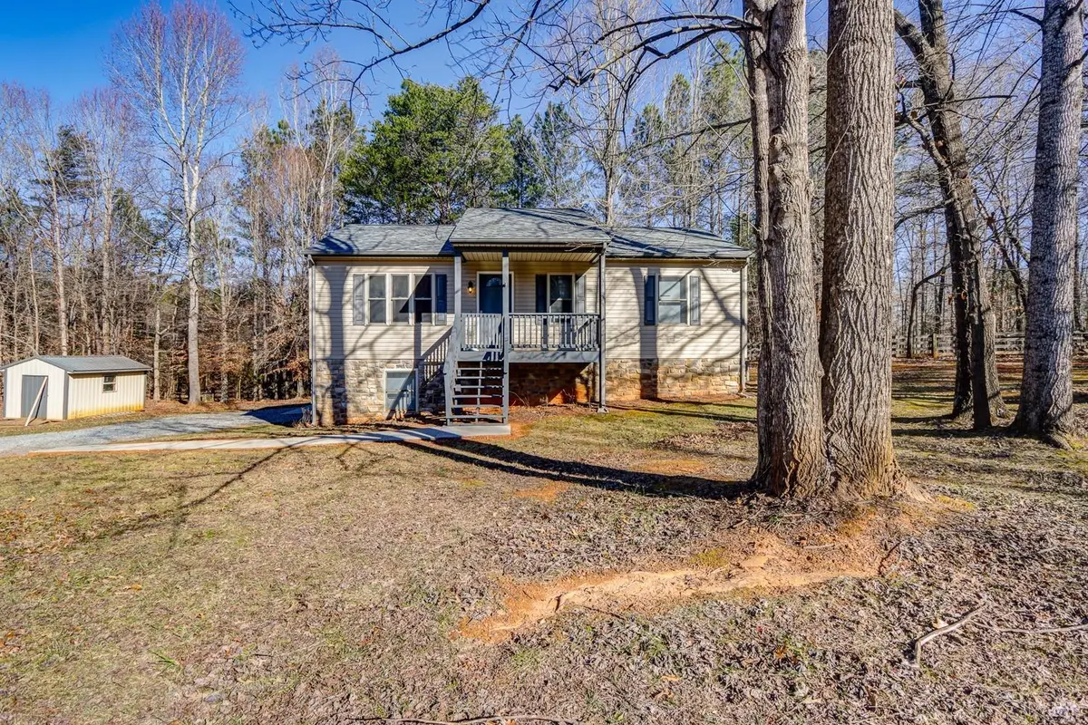 2120 Eagle Point RD, Huddleston, VA 24104