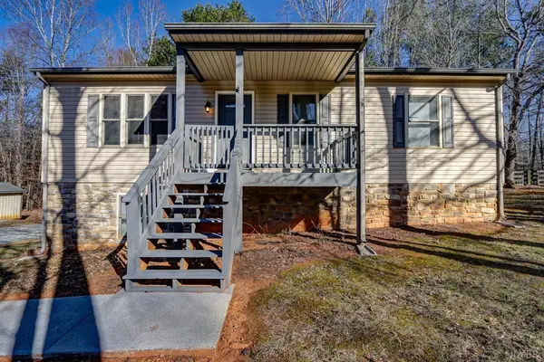 2120 Eagle Point RD, Huddleston, VA 24104