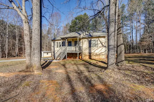 2120 Eagle Point RD, Huddleston, VA 24104