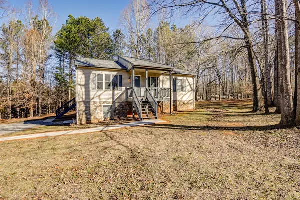 2120 Eagle Point RD, Huddleston, VA 24104