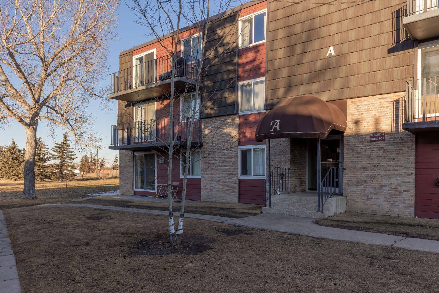 Calgary, AB T3E 4Z6,80 Galbraith DR SW #18A