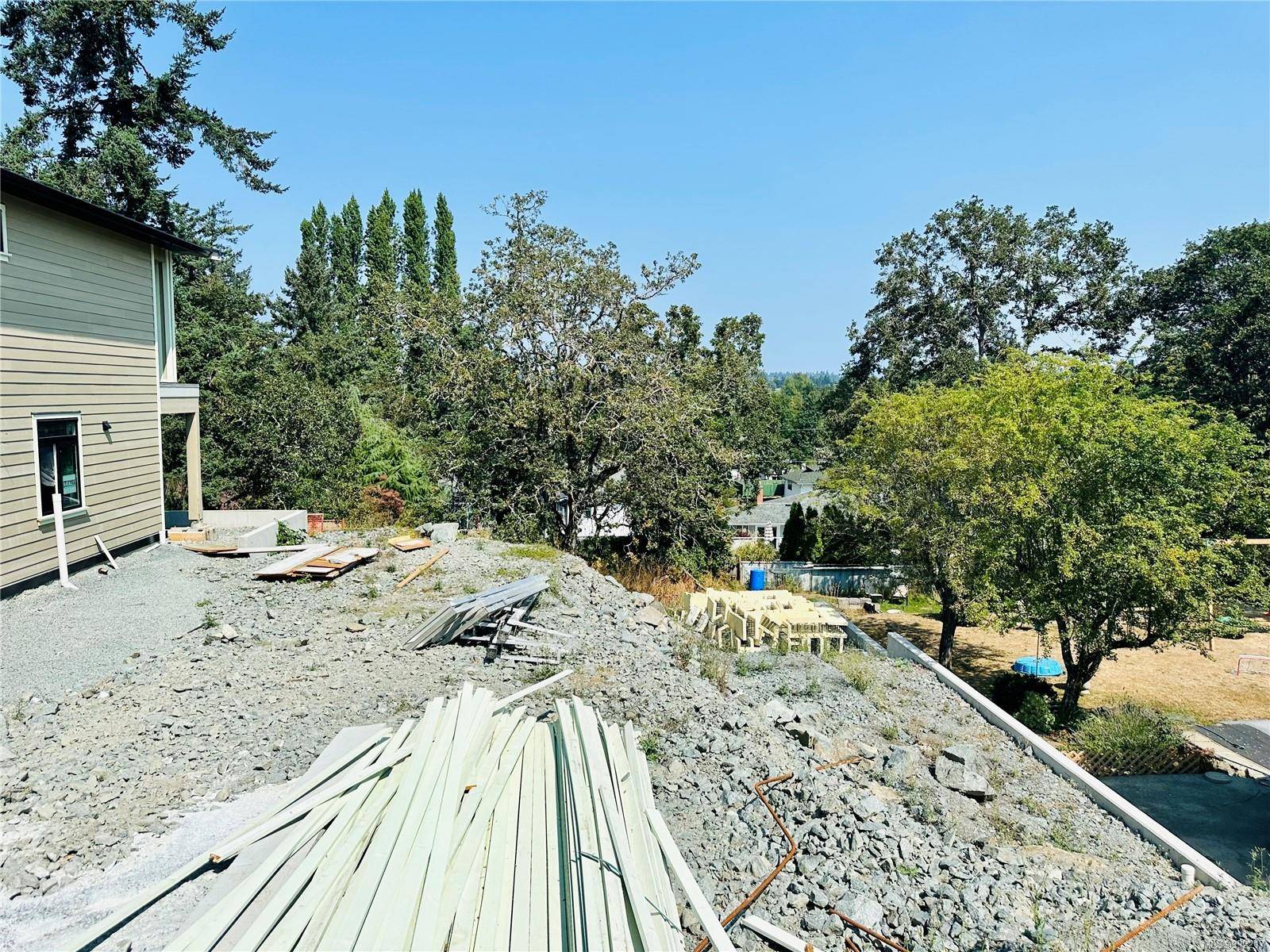 Saanich, BC V8Z 2P7,936 Tulip Ave