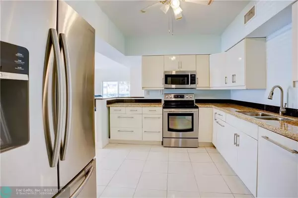 Hollywood, FL 33019,1701 S OCEAN DR #106