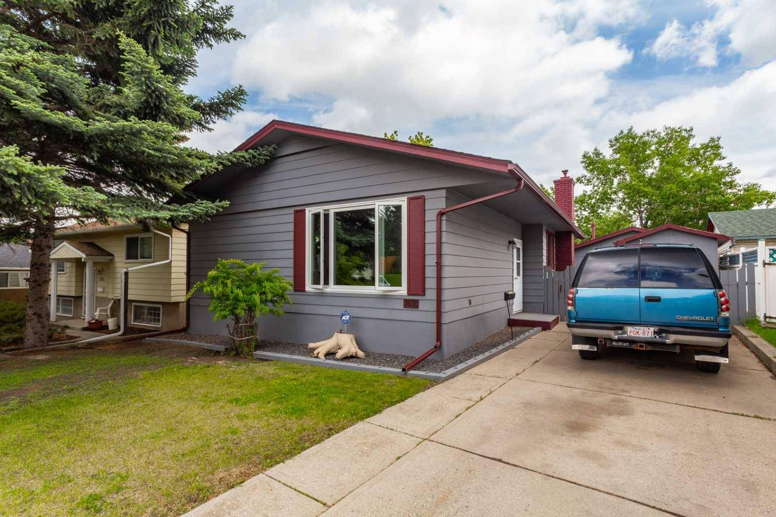 7836 Hunterburn HL NW,  Calgary,  AB T2K 4S8