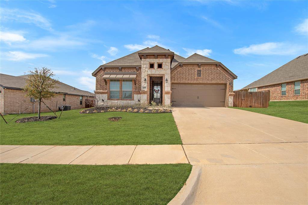 6505 Molly Anita Drive, Burleson, TX 76058