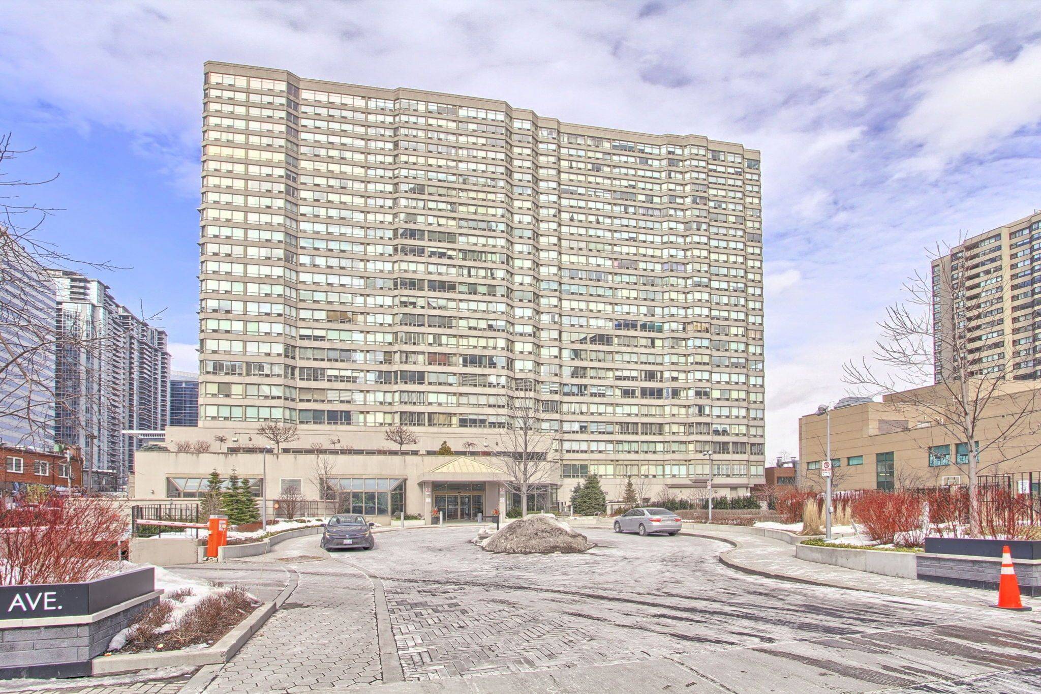 30 Greenfield AVE #409, Toronto C14, ON M2N 6N3