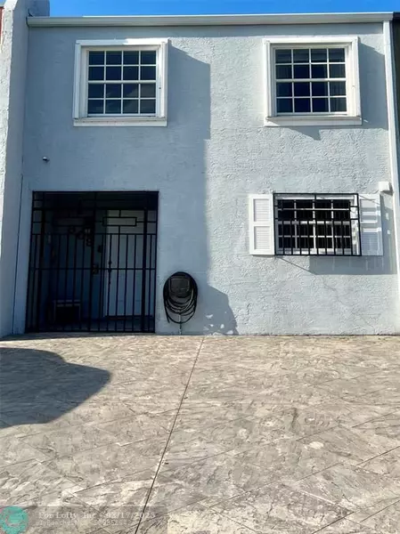 909 W 80th Pl, Hialeah, FL 33014