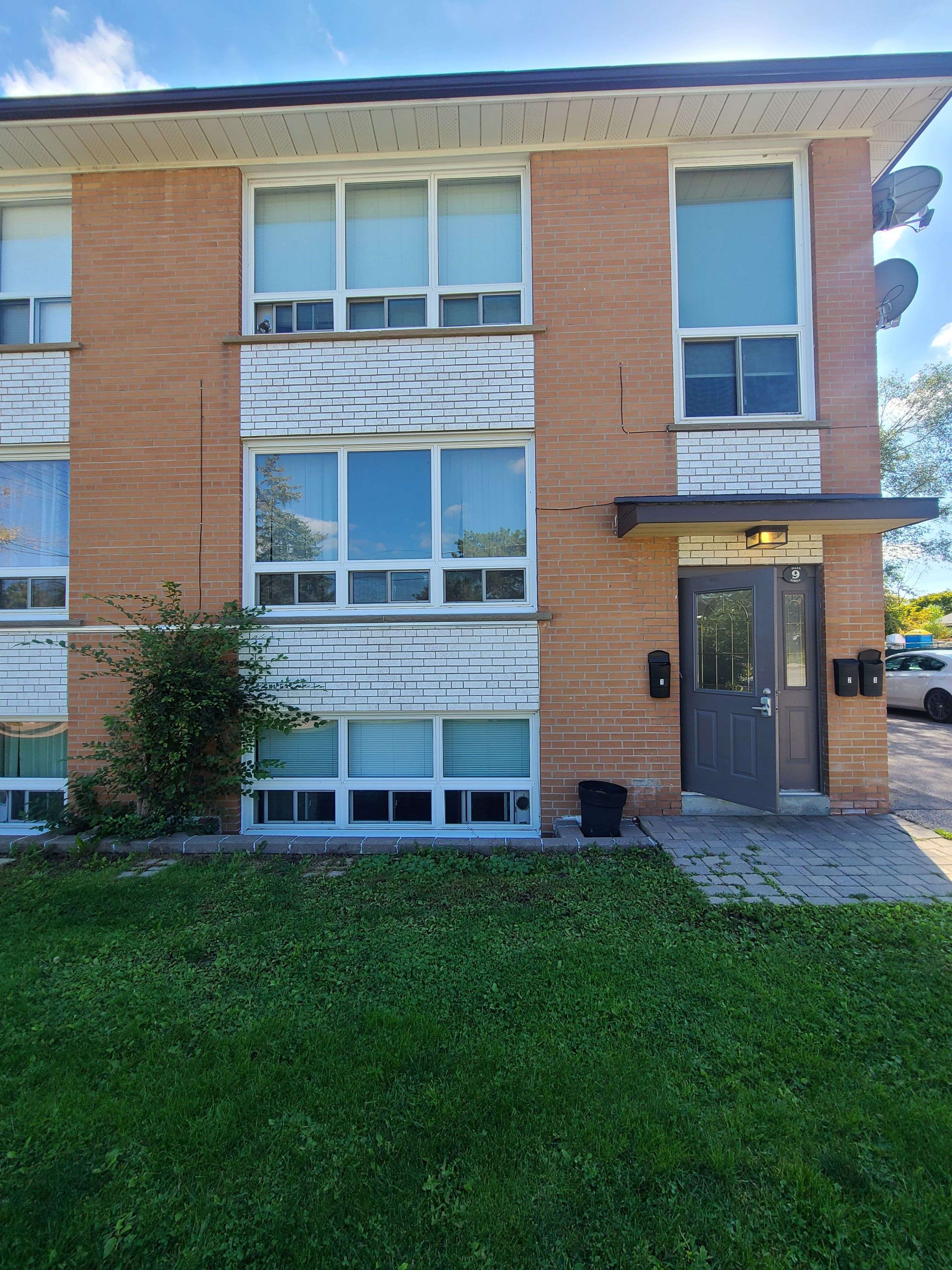 Mississauga, ON L5M 1R8,9 Ellen ST N #1